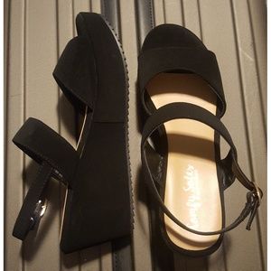NWOT GoJane Black Wedge Sandals